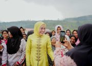 Emiko Hadiri Peletakan Batu Pertama Pembangunan Masjid Nurul Falah di Lembang Jaya