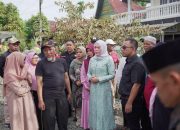 Ketua TP- PKK Hj. Emiko Epyardi Asda, SP Serahkan Bantuan Kepada Korban Kebakaran di Selayo