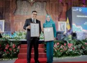 Kembali Ukir Prestasi Tingkat Nasional, Bupati Epyardi Asda dan Ketua TPP PKK Kabupaten Solok Raih Penghargaan Bergengsi Manggala Karya Kencana di Semarang