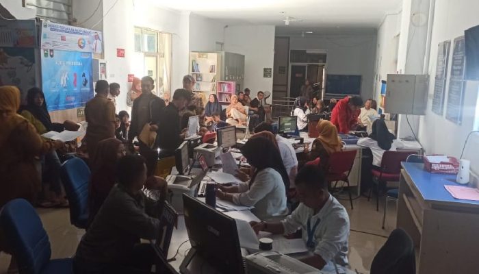 Meski Jaringan Listrik Terganggu, Pelayanan Administrasi Disdukcapil Kabupaten Solok Tetap Berjalan Normal
