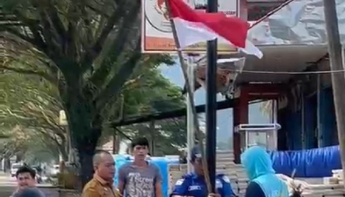 Sambut HUT RI ke-79, Seribu Bendera Merah Putih Hiasi Jalan Utama di Kabupaten Solok