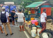 Terima WhatsApp Warga Padang Kekeringan, Epyardi Asda Datangkan Air Bersih