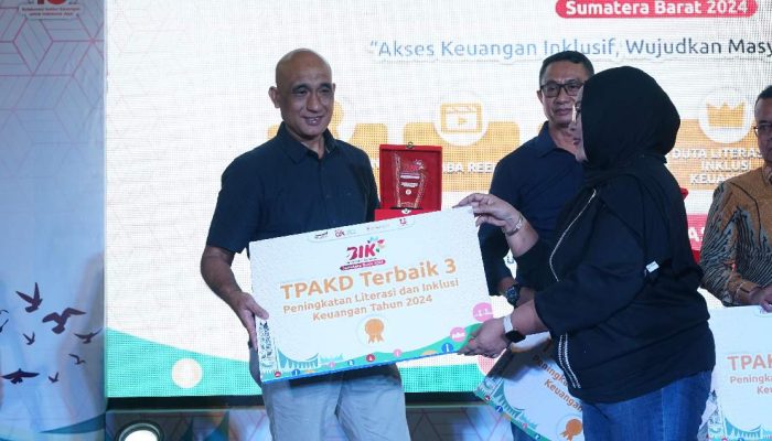 Pemkab Solok Raih Penghargaan Tiga Terbaik TPAKD di Sumatera Barat Tahun 2024