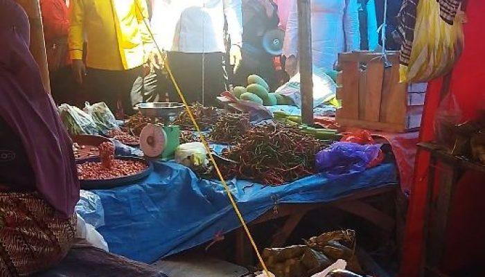 Blusukan ke Pasar Muaro Paneh, Emiko Kebanjiran Dukungan, Epyardi Diteriakin ‘Gubernur’