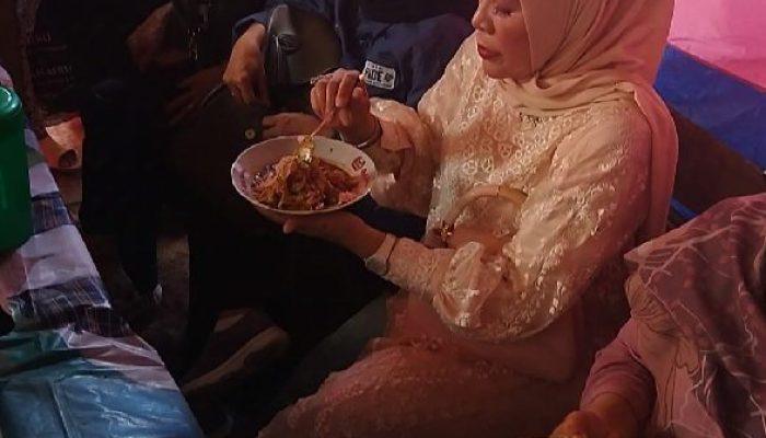 Blusukan ke Pasar Talang, Emiko Borong Dagangan Hingga Makan “Katupek Langkok” Bersama Warga