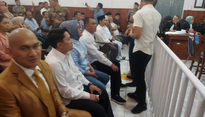 Diduga Kampanye Politik di Masjid, Mantan Bupati Solok Selatan Jalani Sidang di PN Koto Baru