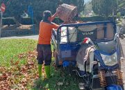 Apit, Petugas Kebersihan yang Berdedikasi di Kompleks Kantor Kabupaten Solok