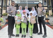 Pelajar SD IT Andalas Cendikia Kunjungi Polres Dharmasraya untuk Pengenalan Rambu Lalu Lintas dan Kendaraan Dinas Polri