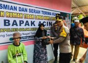 Kapolres Solok Resmikan dan Serahkan Kunci Rumah kepada Bapak Acin dan Istri