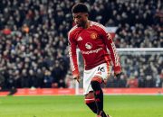 Manchester United Terpuruk: Kekecewaan di Old Trafford
