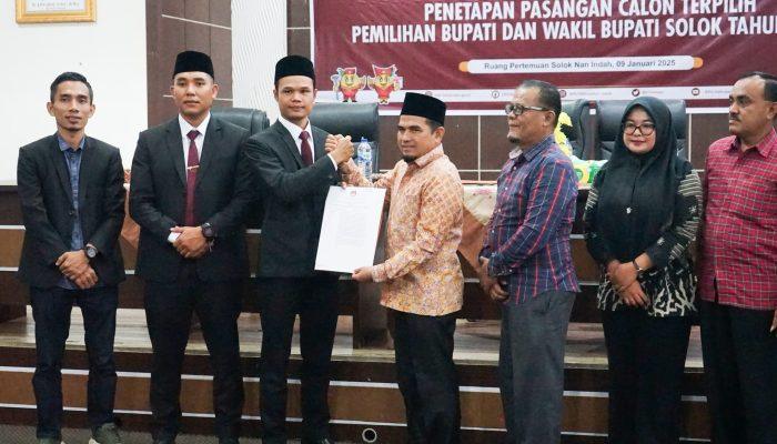 KPU Kabupaten Solok Tetapkan Jon Firman Pandu – H. Candra Sebagai Bupati dan Wakil Bupati Terpilih 2024-2029