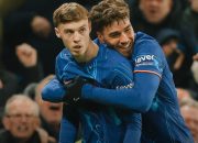 Adu Bacok di Stamford Bridge: Chelsea Gasak West Ham, Tendang City Makin Jauh