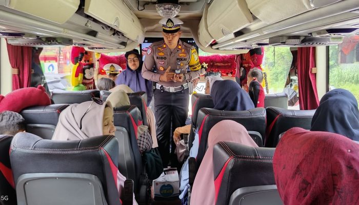 Operasi Keselamatan Singgalang 2025, Kasat Lantas Polres Solok ‘Sasar’ Pengemudi dan Penumpang Bus