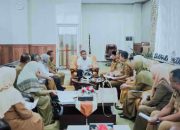 Gerak Cepat Pelayanan Publik: Bupati Solok Serahkan SK Direktur RSUD Arosuka ke dr. Sri Efianti, M.Kes
