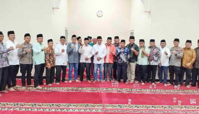 Bupati Solok Jon Firman Pandu Pimpin Safari Ramadhan di Masjid Jami’ Al Hidayah Sawah Ampang