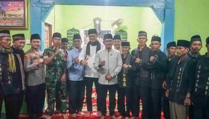 Bupati Solok Berbuka Puasa Bersama Masyarakat Nagari Parambahan dan Salurkan Bantuan untuk Mushola