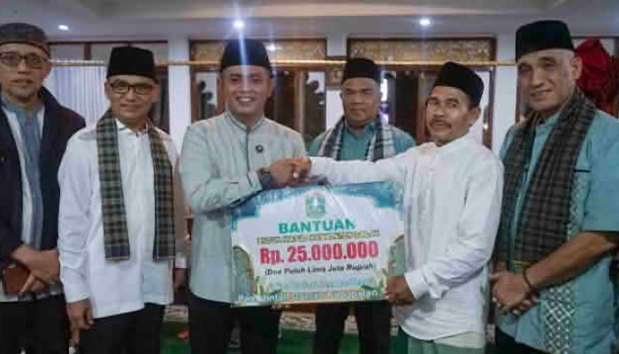 Bupati Solok Jon Firman Pandu Pimpin TSR Kunjungi Masjid Darul Qarar dan Salurkan Bantuan Pembangunan