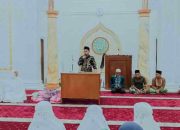 Wakil Bupati Solok Serahkan Zakat UPZ Tahap Kedua dan Santunan Beras untuk Kaum Dhuafa di Masjid Raya Talang