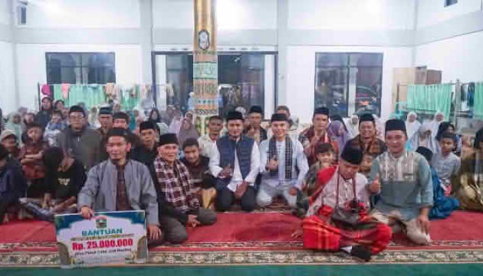 Bupati Solok Kunjungi Masjid Lamo Istiqomah, Salurkan Santunan dan Ajak Warga Perkuat Ibadah Ramadhan