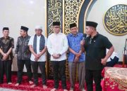 Bupati Solok Serahkan Santunan Kepada 90 Anak Yatim Piatu  Di Masjid Raya Kinari