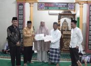 Bupati Annisa Suci Ramadhani Disambut Hangat Jamaah Masjid Shirothol Mustaqim dalam Safari Ramadan di Sei Duo