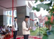 Bupati Solok Pimpin Upacara Peringatan Hari Pendidikan Nasional 2025 di Halaman Kantor Bupati