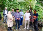 Wakil Bupati Solok Serahkan Bantuan untuk Rumah Tidak Layak Huni dan Korban Kebakaran