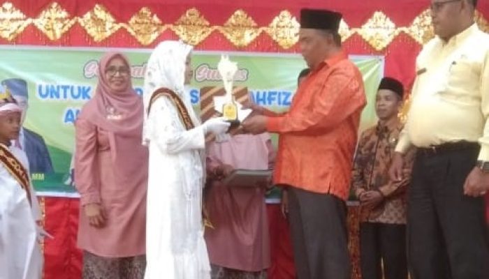 Kakan Kemenag Kabupaten Solok Hadiri Wisuda Tahfidz MIN 2 Solok di Muara Paneh