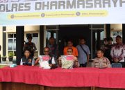 Konferensi Pers Polres Dharmasraya,Ayah Tiri Tega Aniaya Anak hingga Tewas
