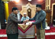 Pengurus Masjid Al Muhajirin Serahkan Infak Jemaah untuk Palestina