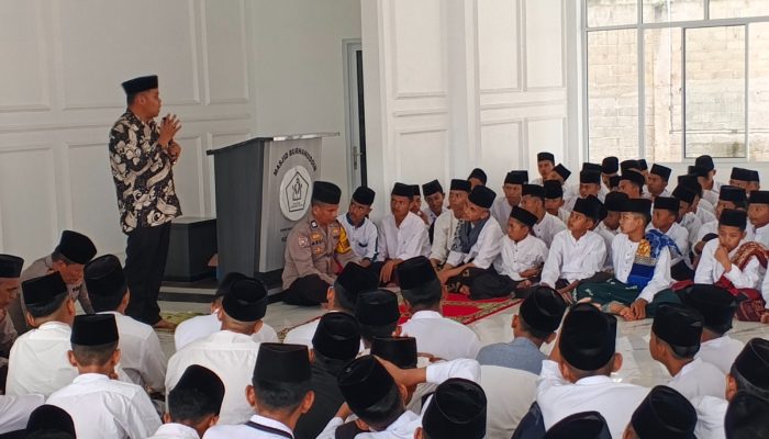 Kasi PD Pontren Kemenag Kota Solok Beri Motivasi Santri Ponpes Warasatul Anbiya