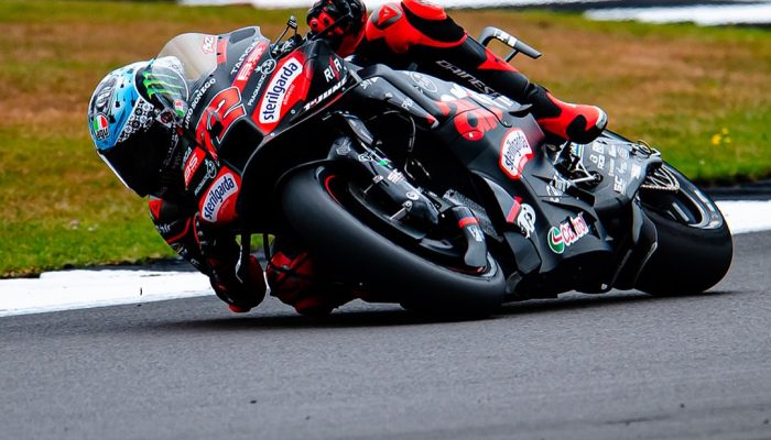 Bezzecchi Menang Dramatis di Silverstone, Quartararo Gagal Finish, Marquez Tetap Kokoh di Puncak Klasemen