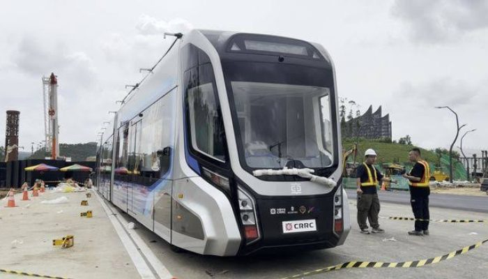 Kereta Tanpa Rel Otonom Kembali ke China Setelah Uji Coba di IKN