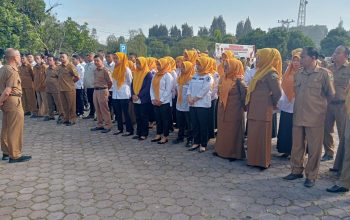 Zaitul Ikhlas Pimpin Apel Pagi: Ingatkan Tugas, Tanggung Jawab, dan Etika di Lingkungan Sekretariat DPRD Solok