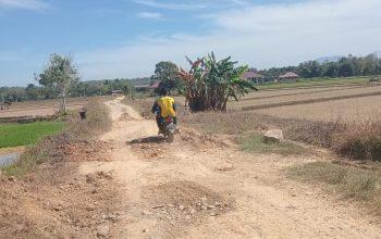 Warga Bukit Mendawa Berdoa dan Berharap: Jalan Usaha Tani di Dharmasraya Segera Dibangun