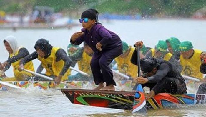 Pacu Jalur Kuansing Mengguncang Dunia: Dari Tepian Narosa Hingga Sorotan Klub Internasional