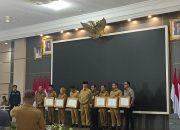 Mangajian Padi Supayang Resmi Jadi Warisan Budaya Takbenda Indonesia, Bupati Solok Terima Sertifikat di Gubernuran