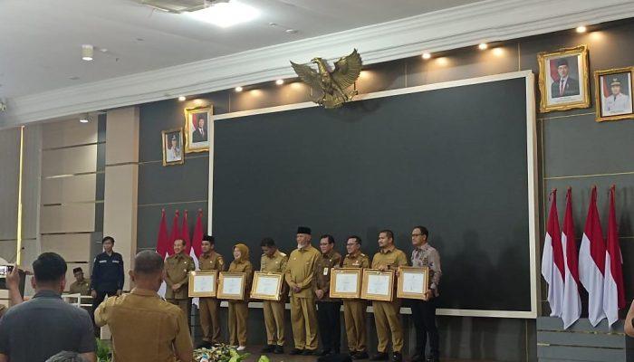 Mangajian Padi Supayang Resmi Jadi Warisan Budaya Takbenda Indonesia, Bupati Solok Terima Sertifikat di Gubernuran