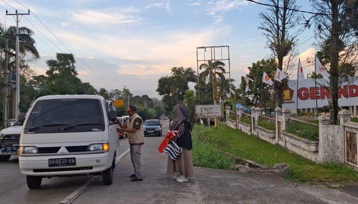 DPC Gerindra Kabupaten Solok Tebar Bendera Merah Putih untuk Pengguna Jalan Raya, Semarakkan HUT RI ke-80