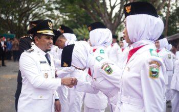 Penurunan Bendera HUT RI ke-80 di Solok: Wabup Candra Tegaskan Peran Generasi Muda