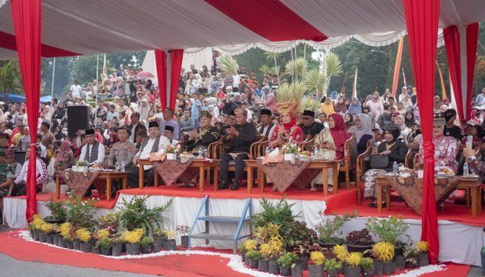 Pawai Alegoris HUT RI ke-80 di Arosuka: Ribuan Warga Kabupaten Solok Tumpah Ruah Meriahkan Perayaan