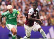 Villa Park Memanas! Aston Villa 10 Pemain Gagalkan Dominasi Newcastle