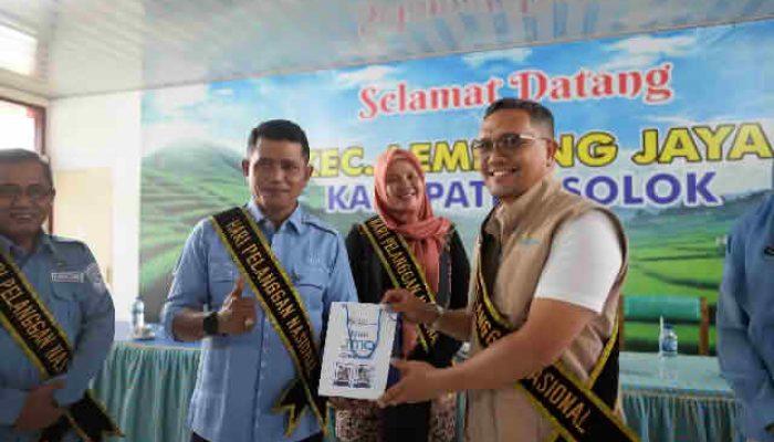Santunan Kematian Diserahkan Pemkab Solok dan BPJS Ketenagakerjaan kepada Pekerja Rentan di Lembang Jaya