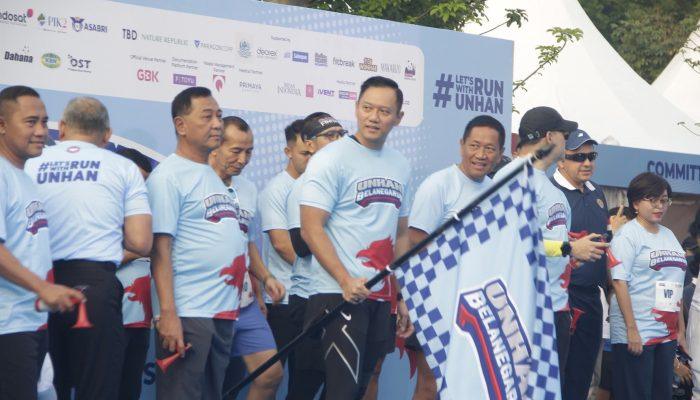 Menko AHY didampingi Wamenhan RI Bersama Rektor dan IKA Unhan RI Lepas 3.000 Peserta Bela Negara Run 2025