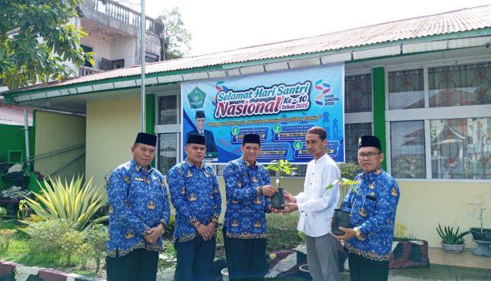 Sambut Hari Santri Nasional 2025, Kemenag Kota Solok Gelar Gerakan “Satu Santri Satu Pohon”