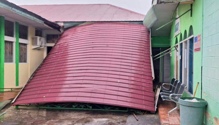 Angin Kencang Porak Porandakan Kota Solok, Atap Rumah Dinas Kemenag Roboh, Segenap Fasilitas Umum Rusak Parah