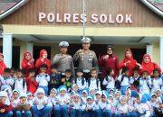 Kasat Lantas Polres Solok Kenalkan Rambu Lalu Lintas kepada Siswa TK Negeri 1 Kubung