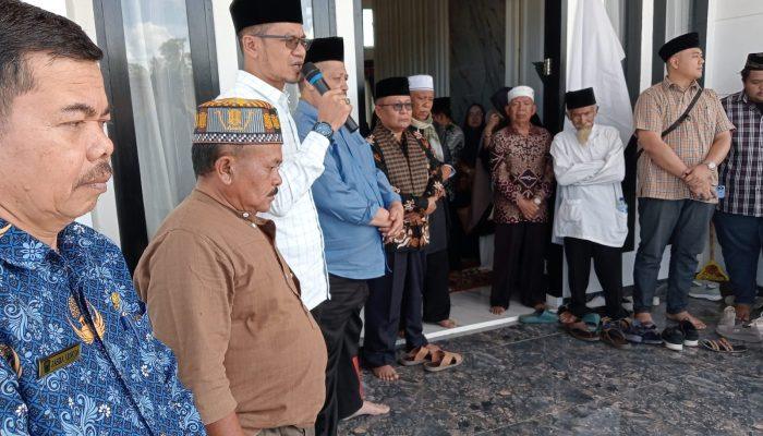 Ketua DPRD Kabupaten Solok Ivoni Munir Lepas Jenazah Orang Tua Anggota DPRD, Sampaikan Duka Mendalam