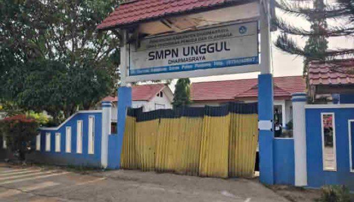 Gerbang SMP Unggul Dharmasraya Kembali Dipagar, Aktivitas Belajar Tetap Berjalan