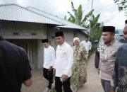 Bupati Solok Serahkan Bantuan Sosial untuk Warga Pantai Cermin yang Membutuhkan